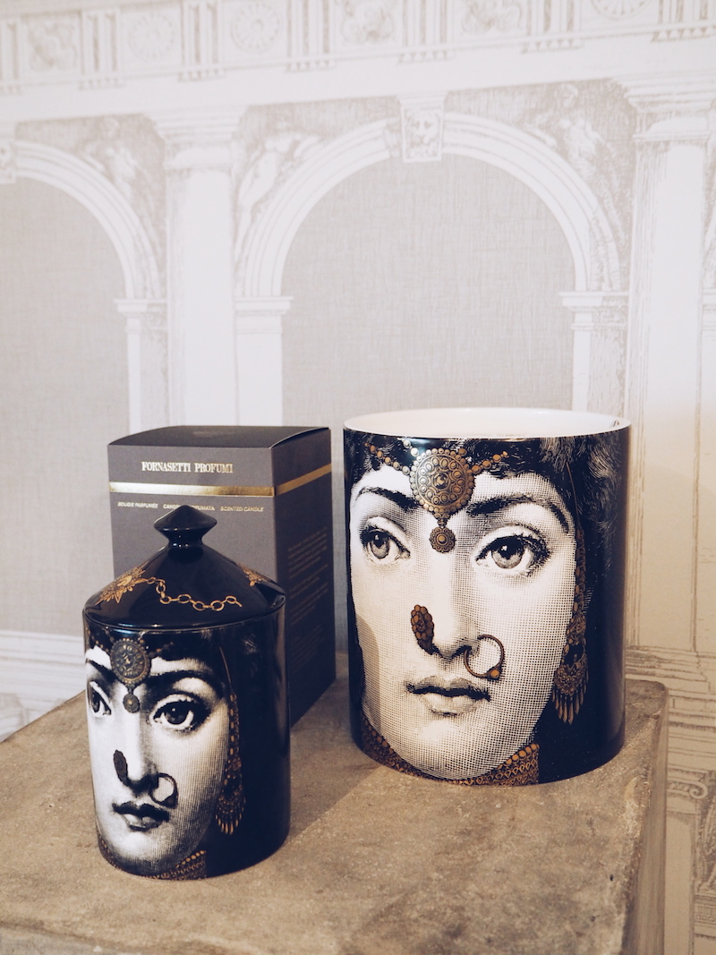 Fornasetti scented candle L’Eclaireuse in Mistero a woody spicy fragrance